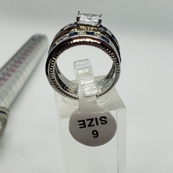 Saphire & cz ring set Gorgeous .925 stamped - Picture 4 of 6